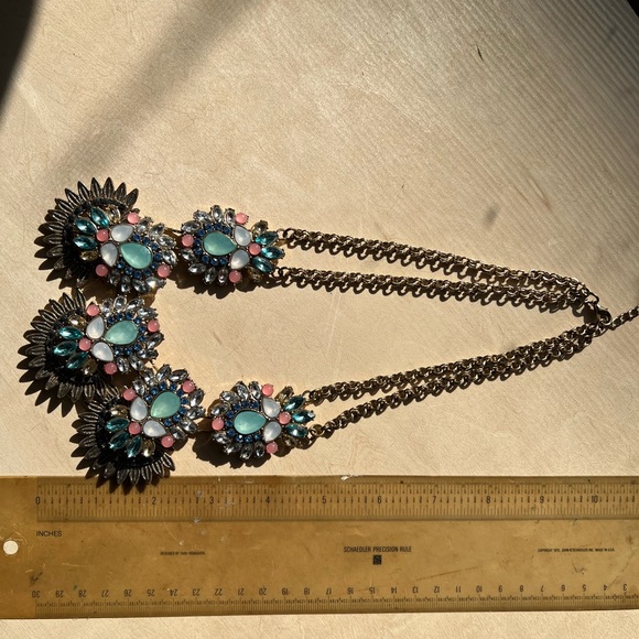 Costume Jewelry floral design necklace with multicolored cut glass beads - Picture 7 of 8